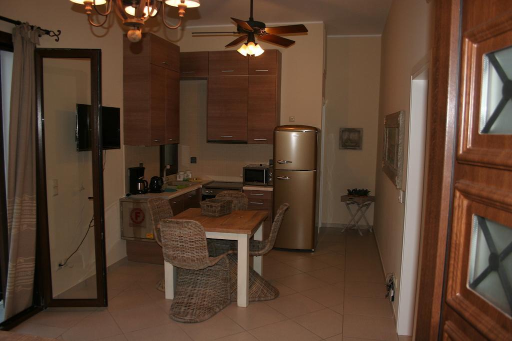 Iliodysi Houses Methoni  Bilik gambar