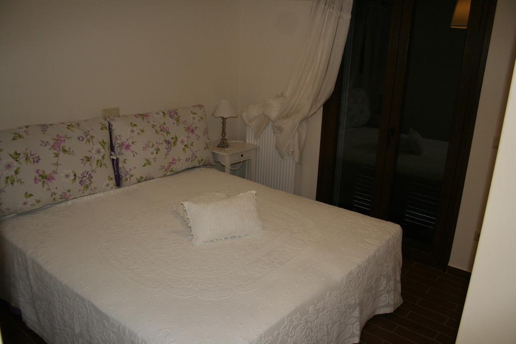 Iliodysi Houses Methoni  Bilik gambar