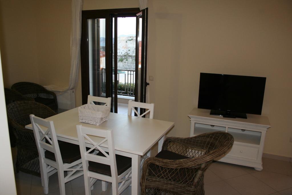 Iliodysi Houses Methoni  Bilik gambar